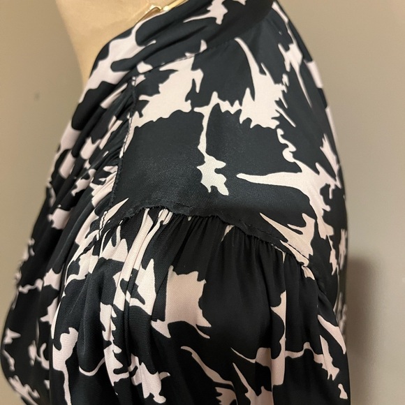 Gap Black and Off White Women's Tie front blouse, size Small - Picture 6 of 11